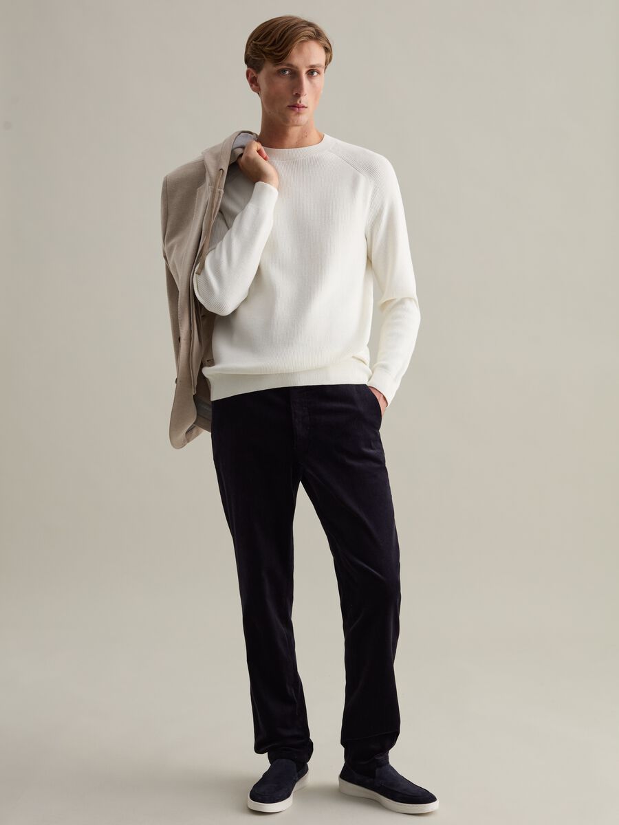 Contemporary pullover with ribbing_0