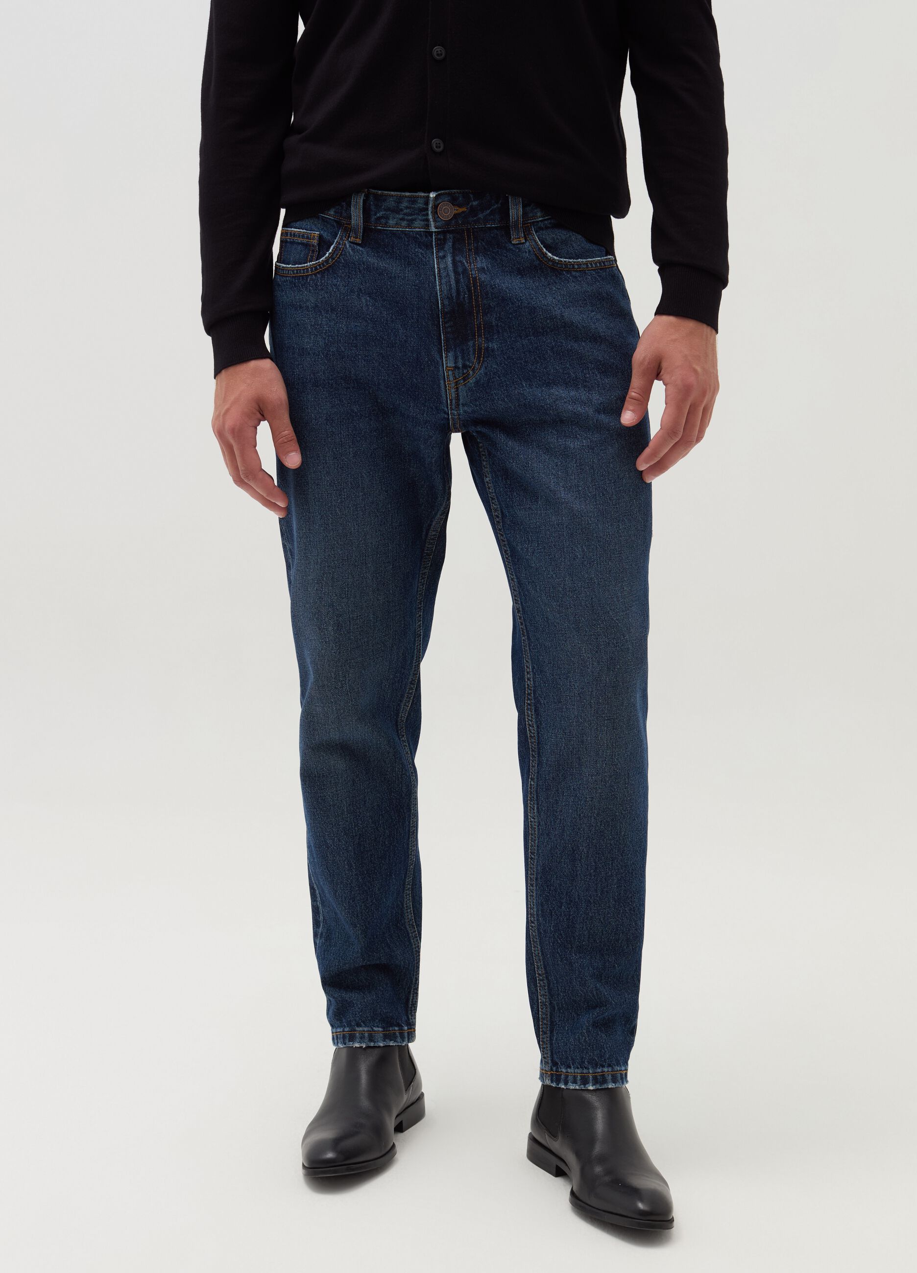 Relaxed-fit jeans with five pockets