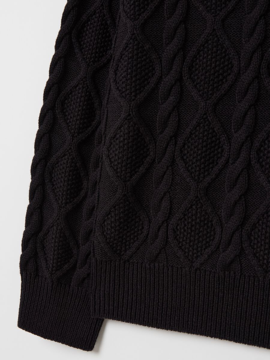 Cable-knit pullover with diamond motif_5