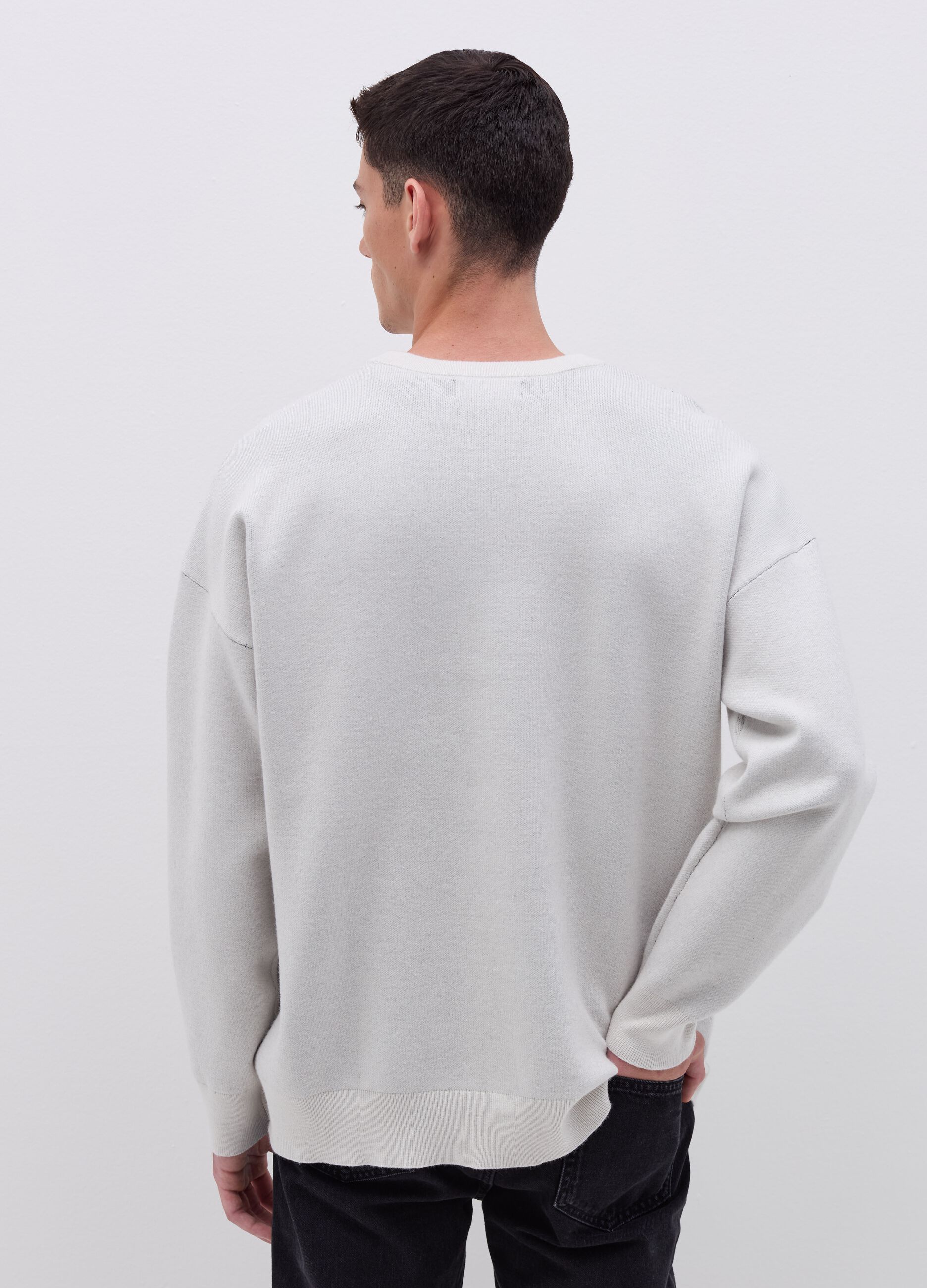 Pullover with jacquard lettering