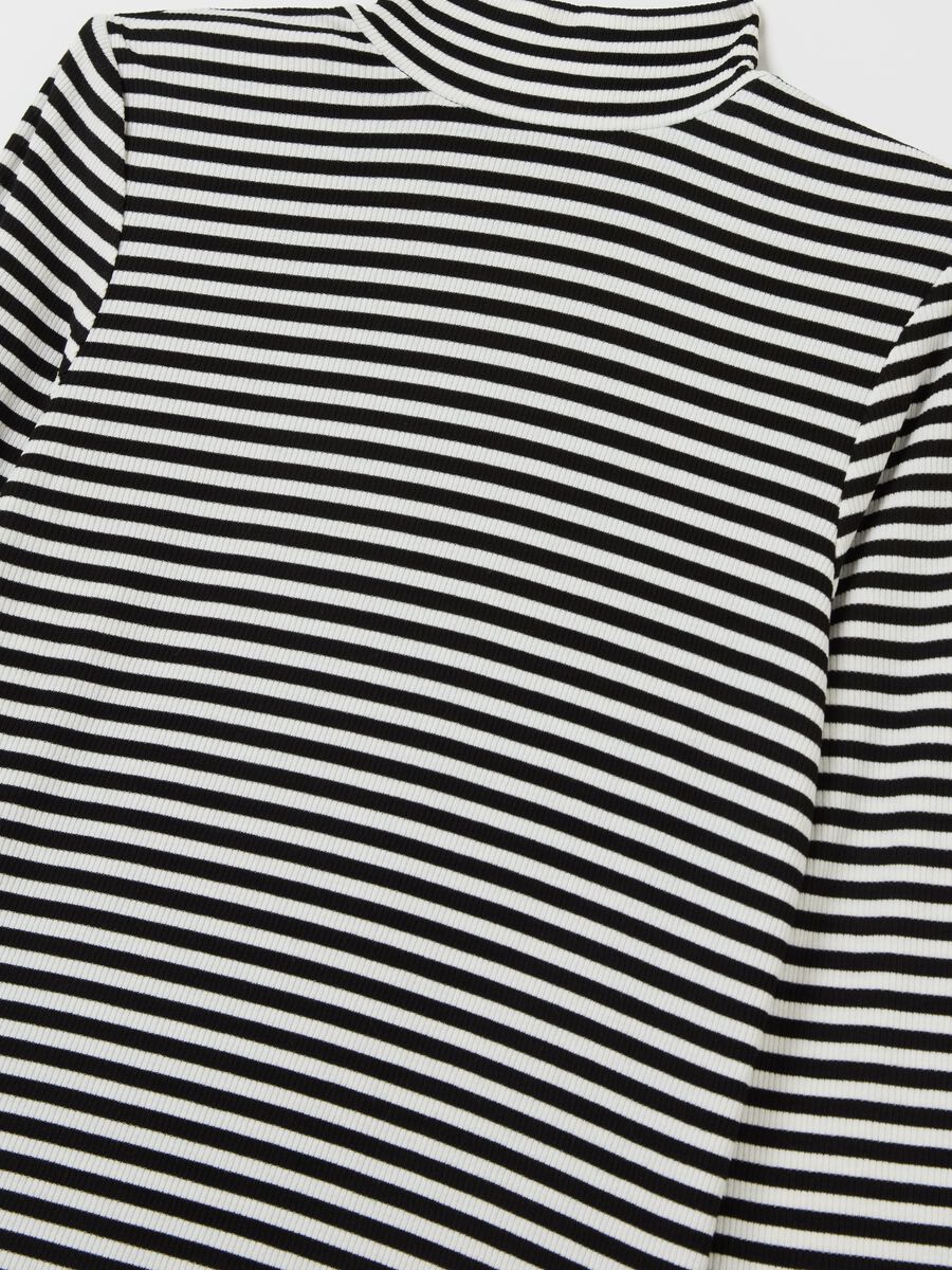 Striped T-shirt with mock neck_5