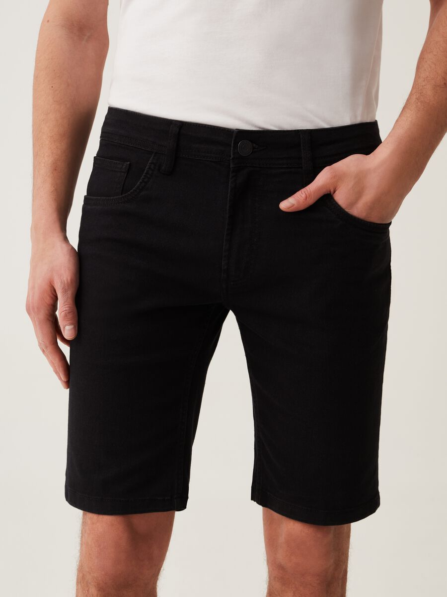 Slim-fit stretch Bermuda shorts with five pockets_1