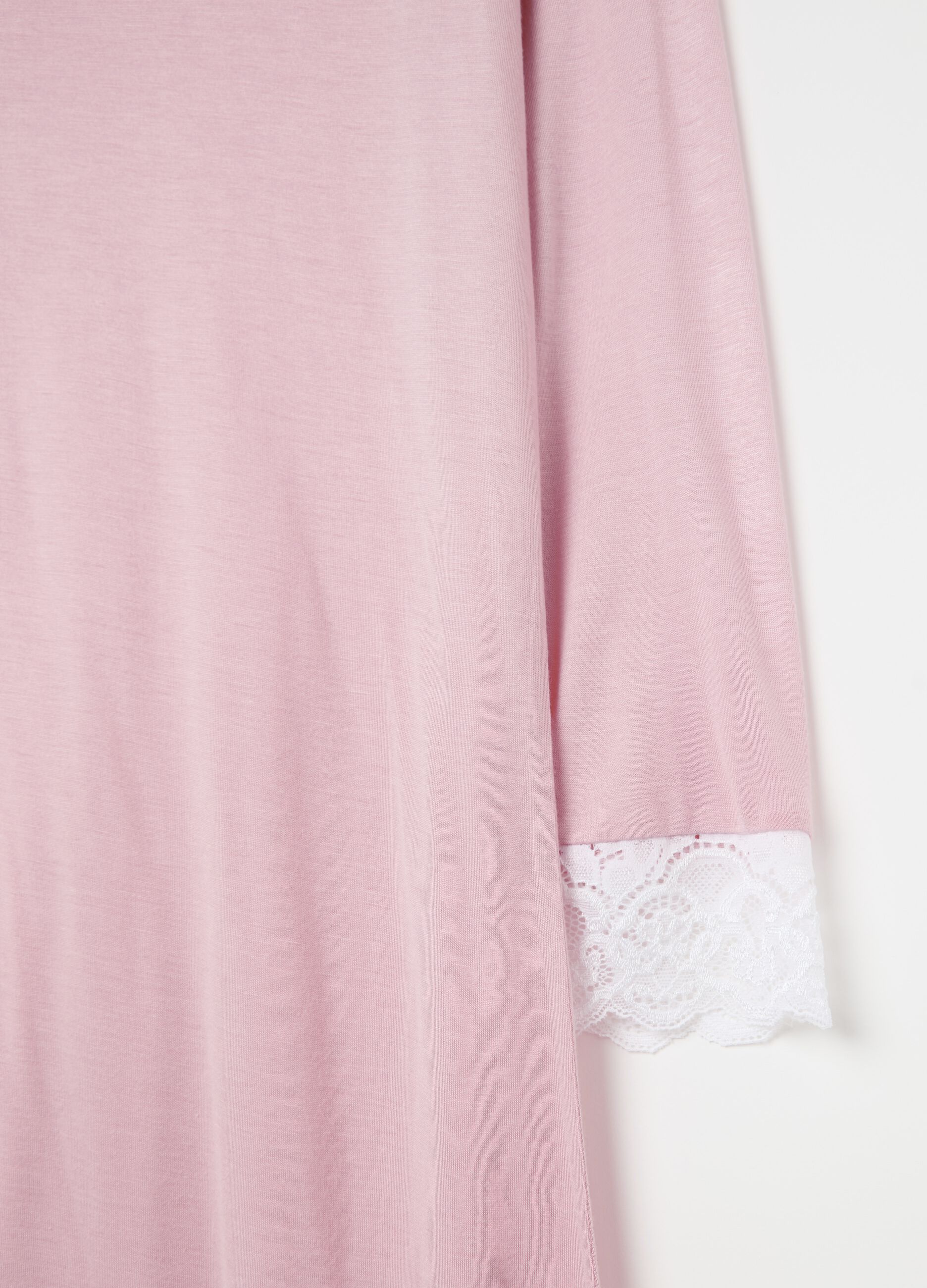 Nightdress with contrasting lace