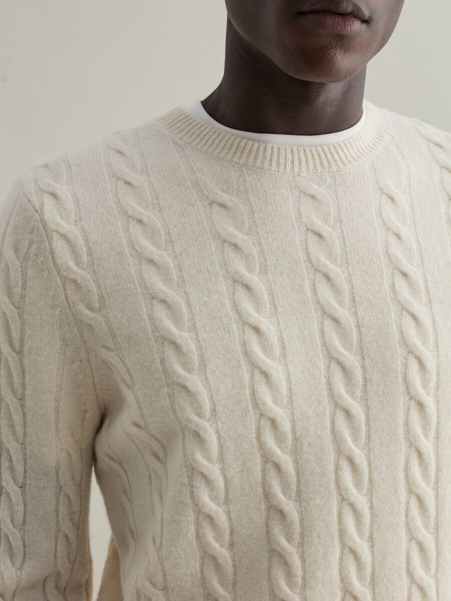 Pullover in cable-knit lambswool_2