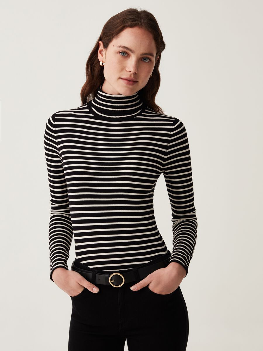 T-shirt with high neck and striped pattern_0