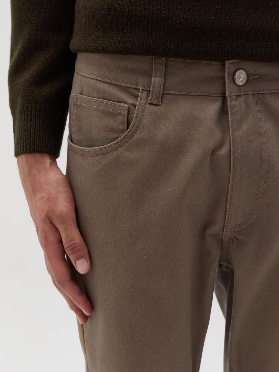 Slim-fit twill trousers with five pockets_3