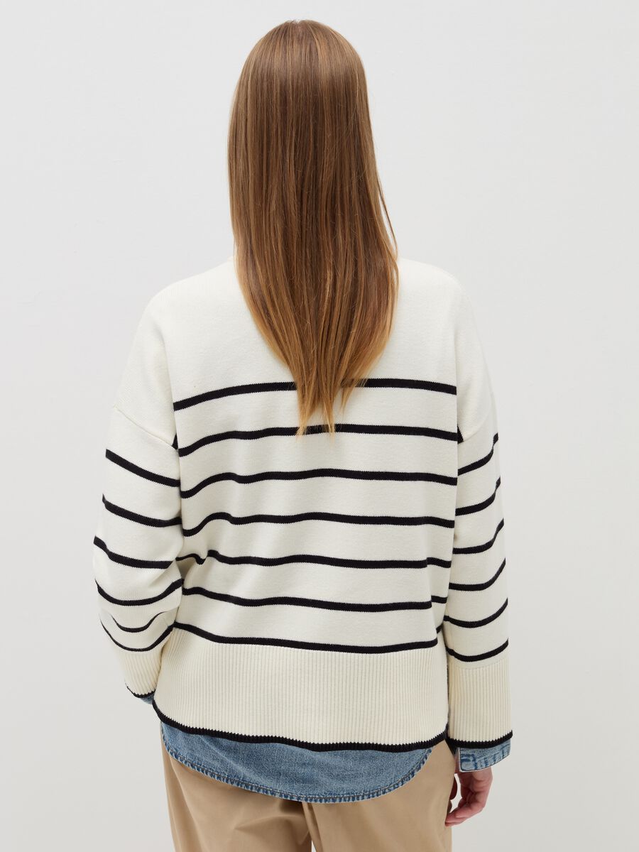 Striped pullover with slits_2