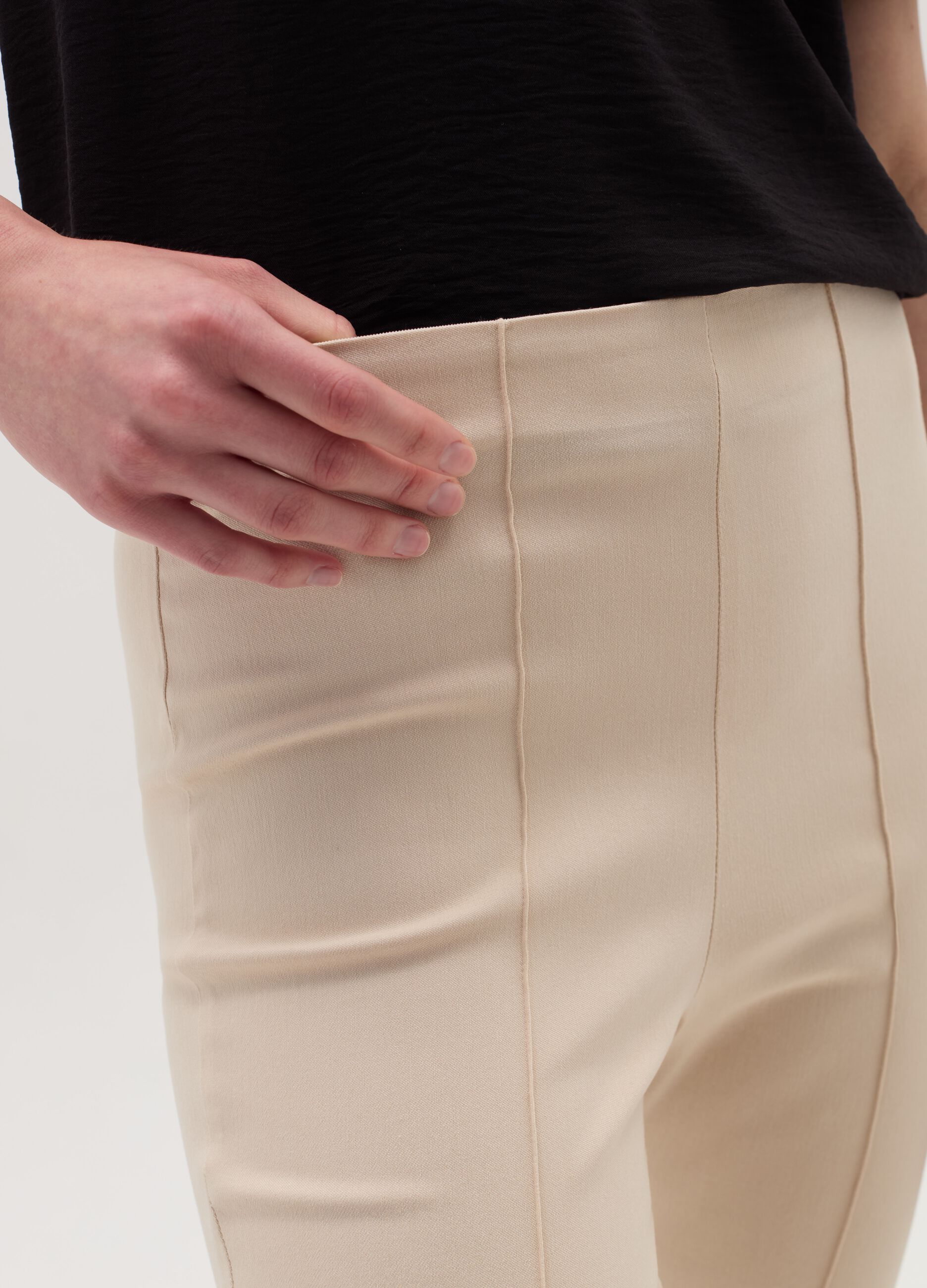 Leggings with raised stitching