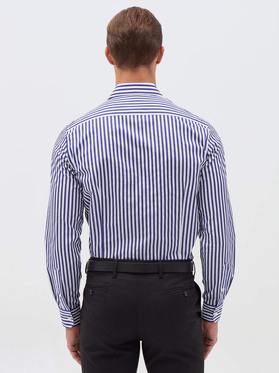 Slim-fit easy-iron shirt with stripes_1