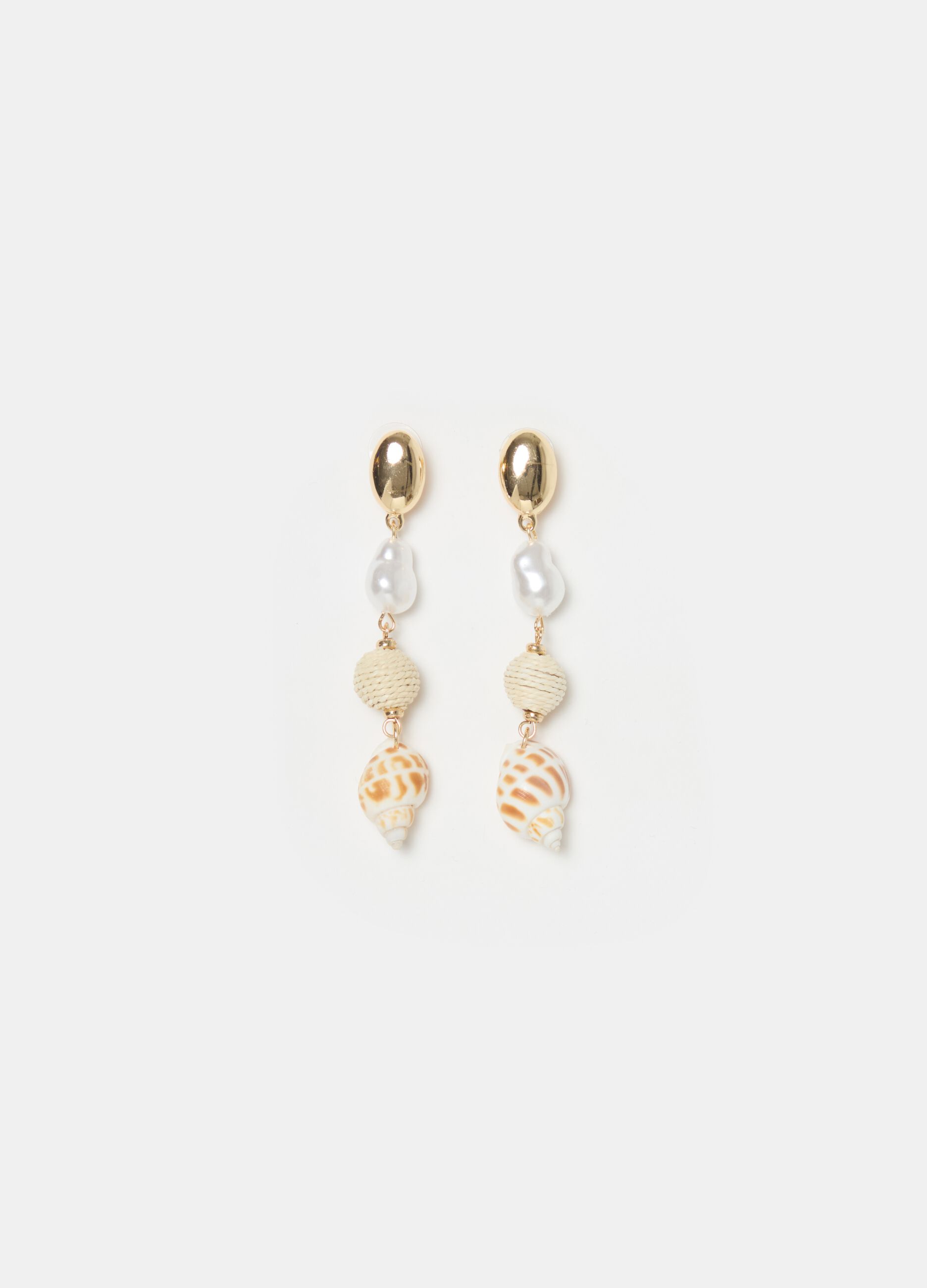 Pendant earrings with shells