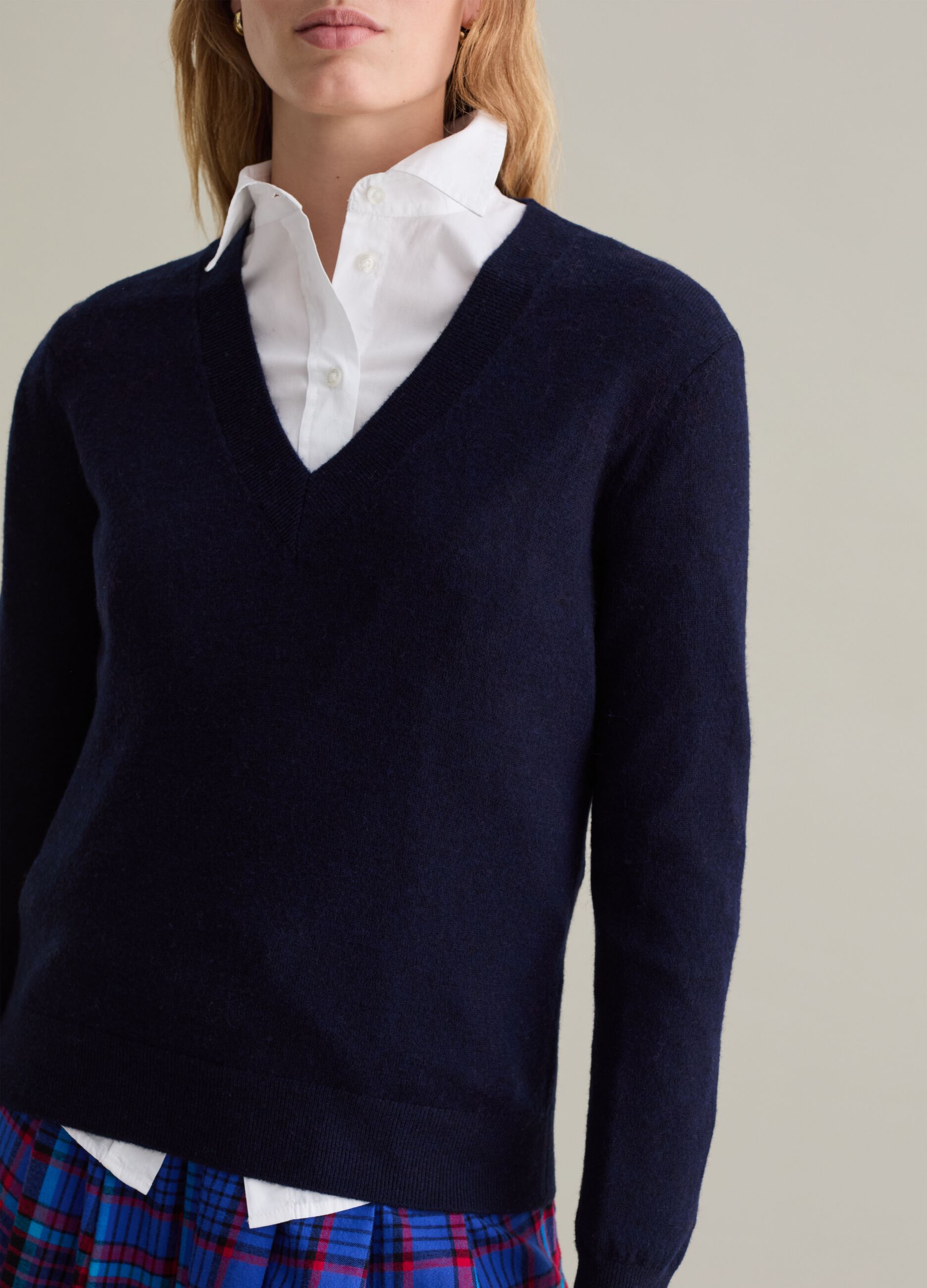 V-neck pullover in wool