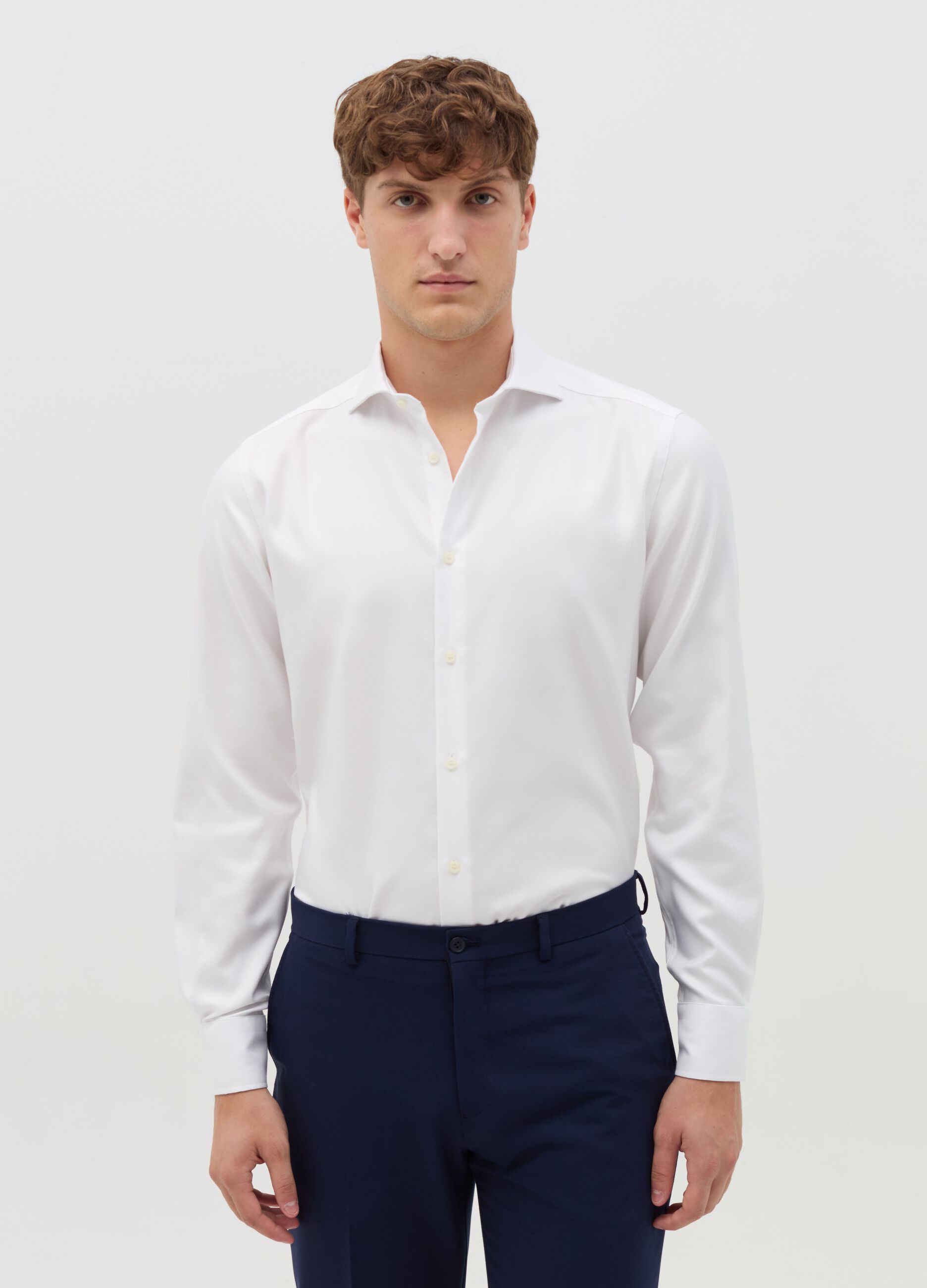 Slim-fit shirt with cut-away collar