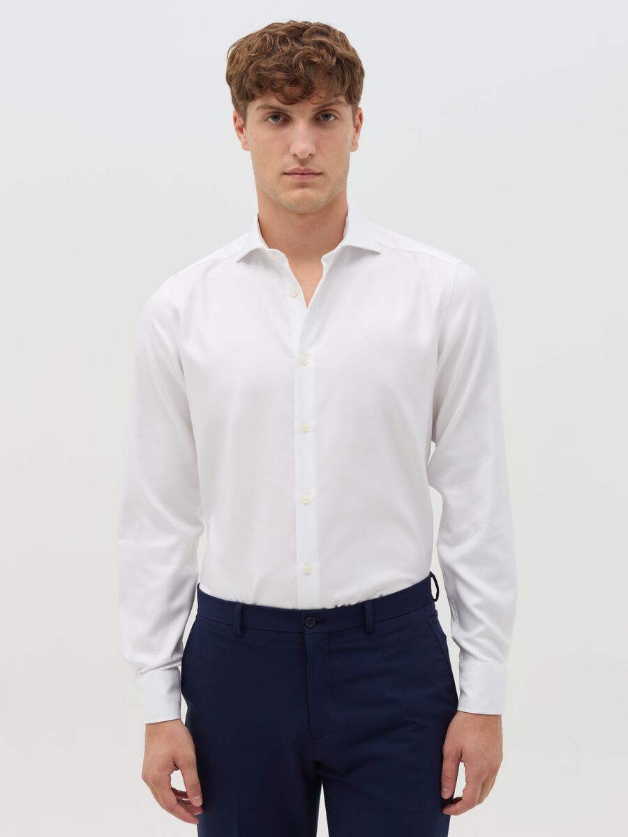 Slim-fit shirt with cut-away collar_0