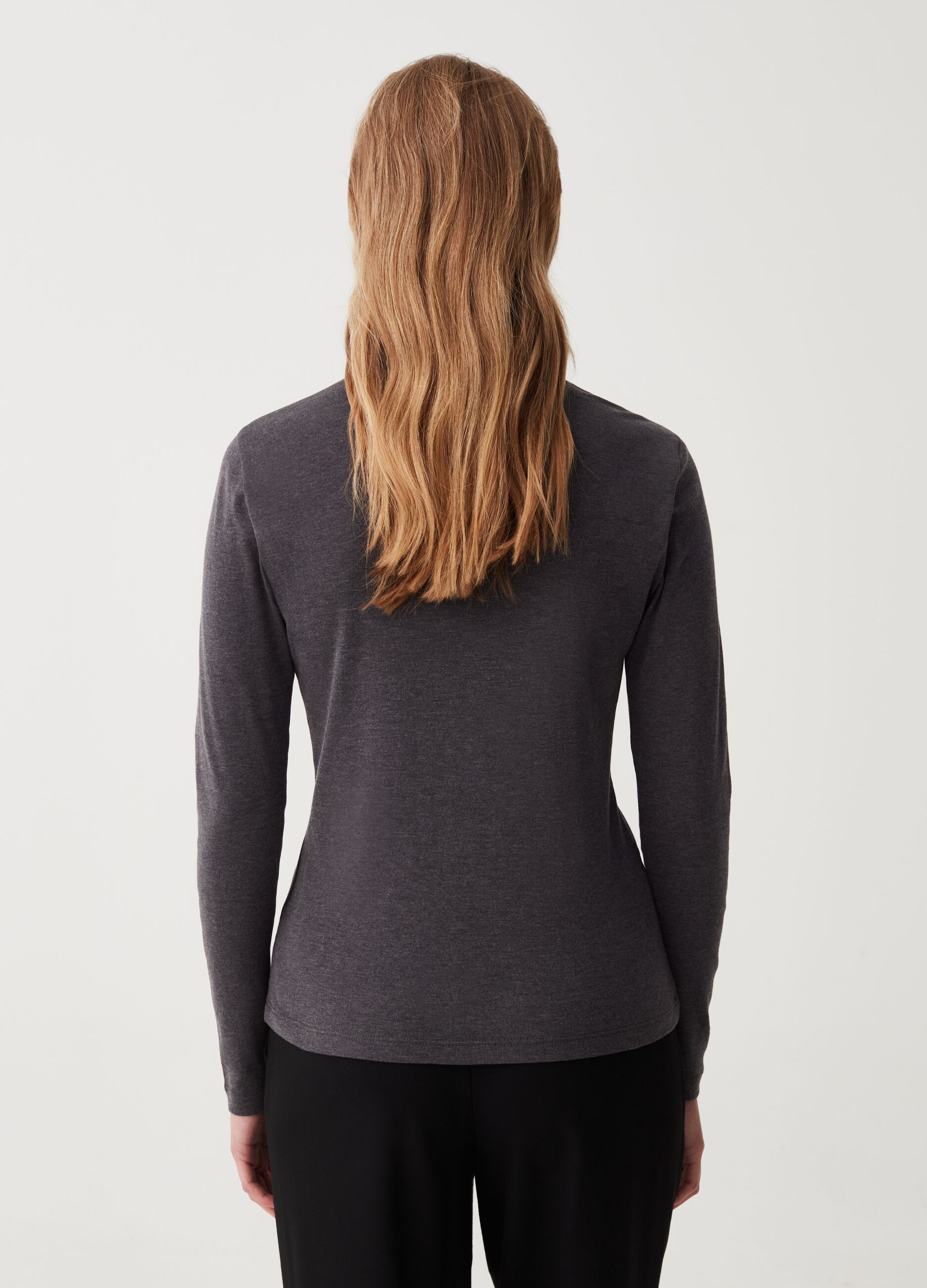 T-shirt with long sleeves and high neck