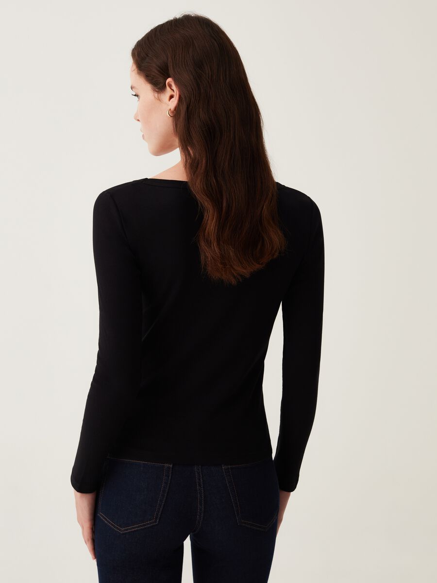 Long-sleeved T-shirt with square neck_2
