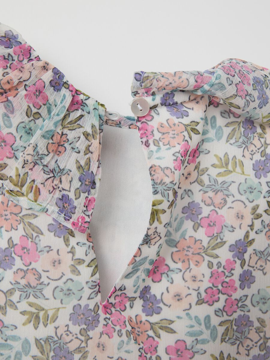 Blusa floreale con colletto a fiore_3