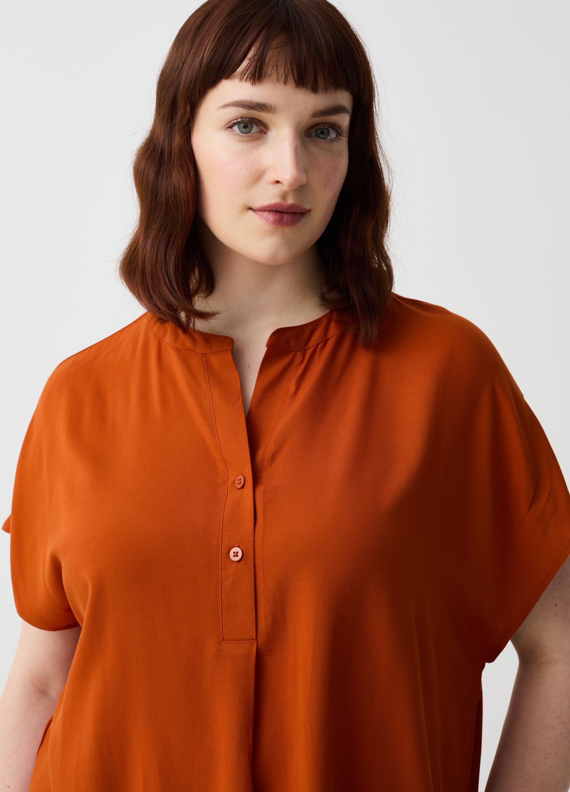 Curvy viscose blouse with buttons