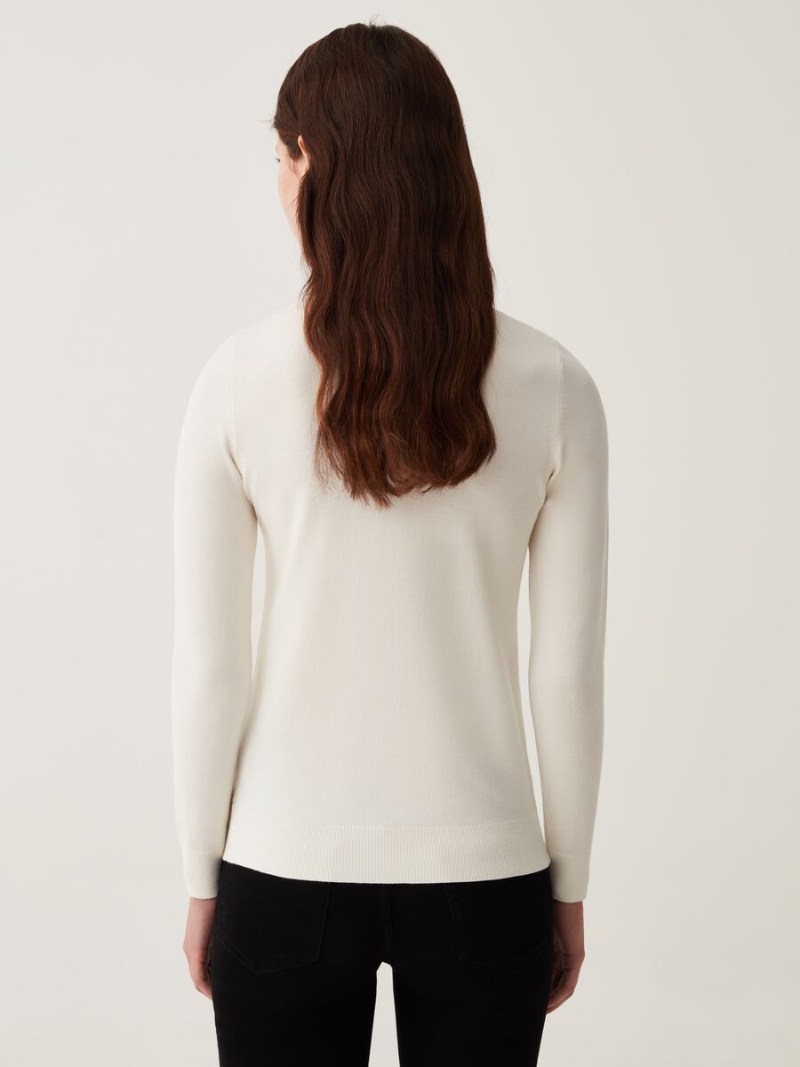 Solid colour pullover with round neck_2