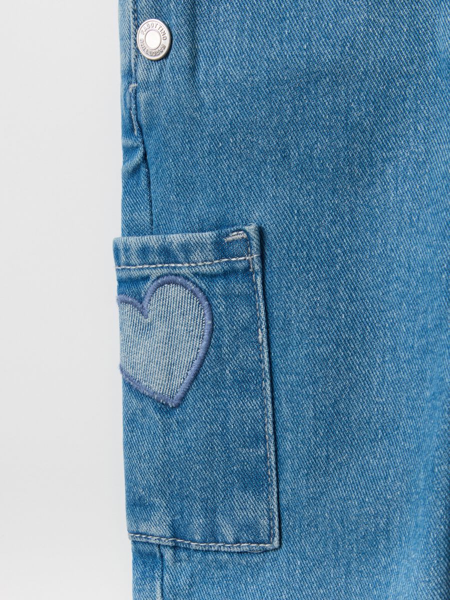 Denim dungarees with hearts embroidery and patch_3