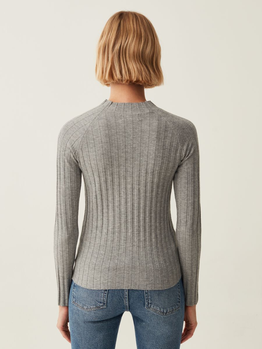 Flat-ribbed top with mock neck_2