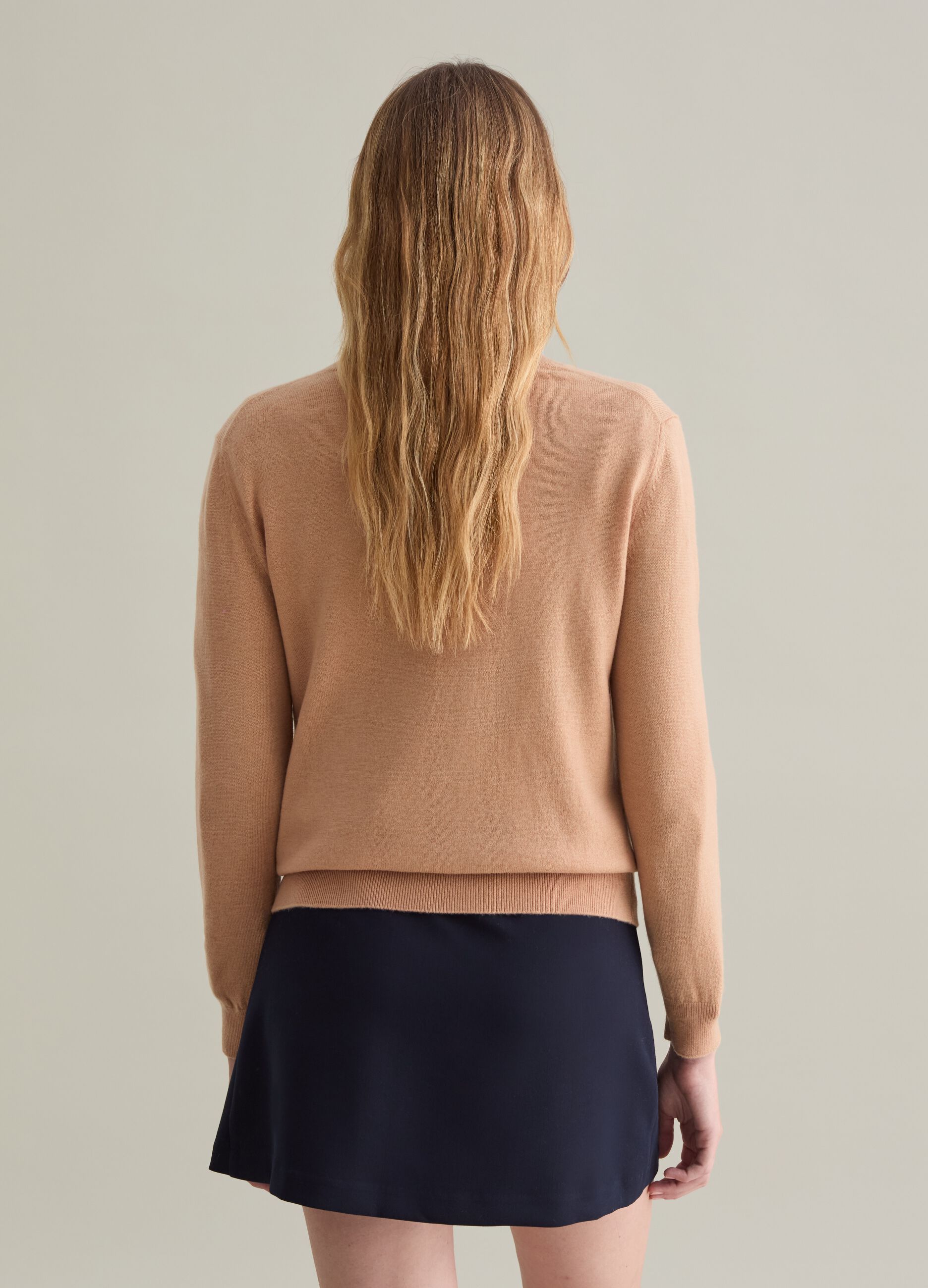 V-neck pullover in wool