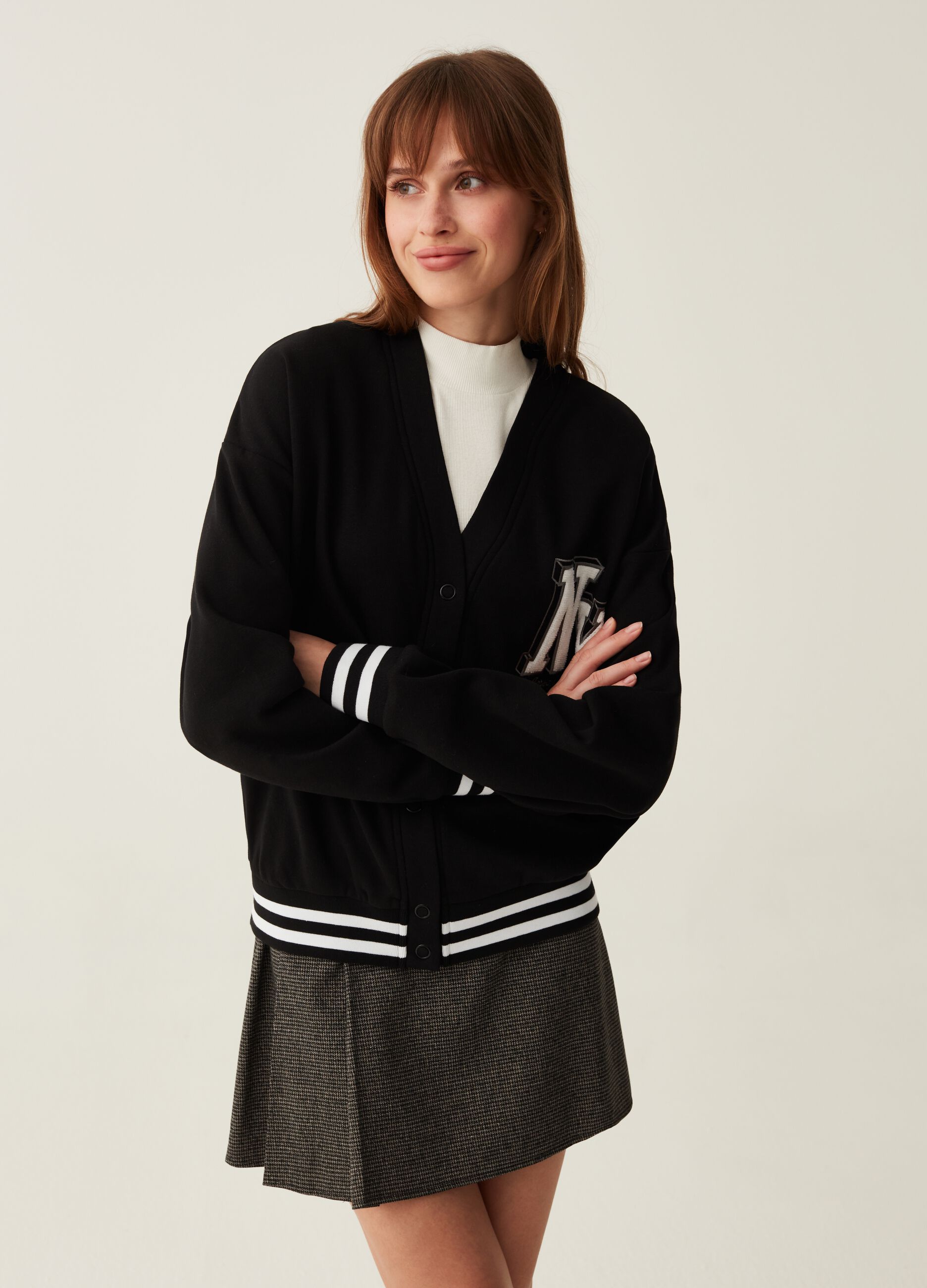 Varsity cardigan in plush with college emblem