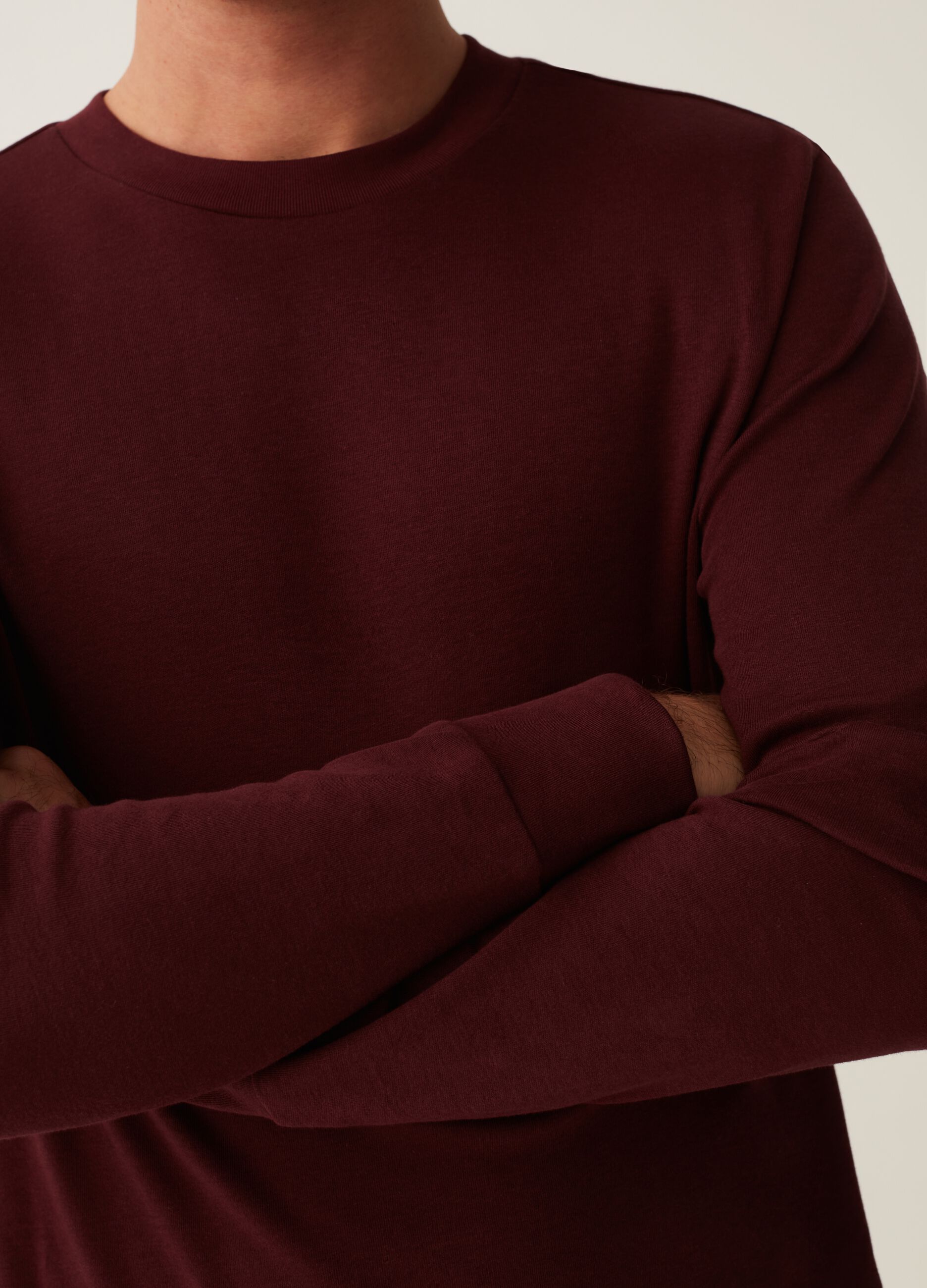 Long-sleeved T-shirt with round neck