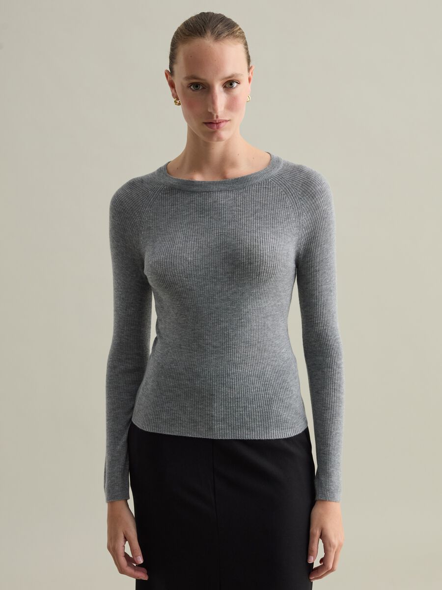 Contemporary ribbed top with raglan sleeves_1