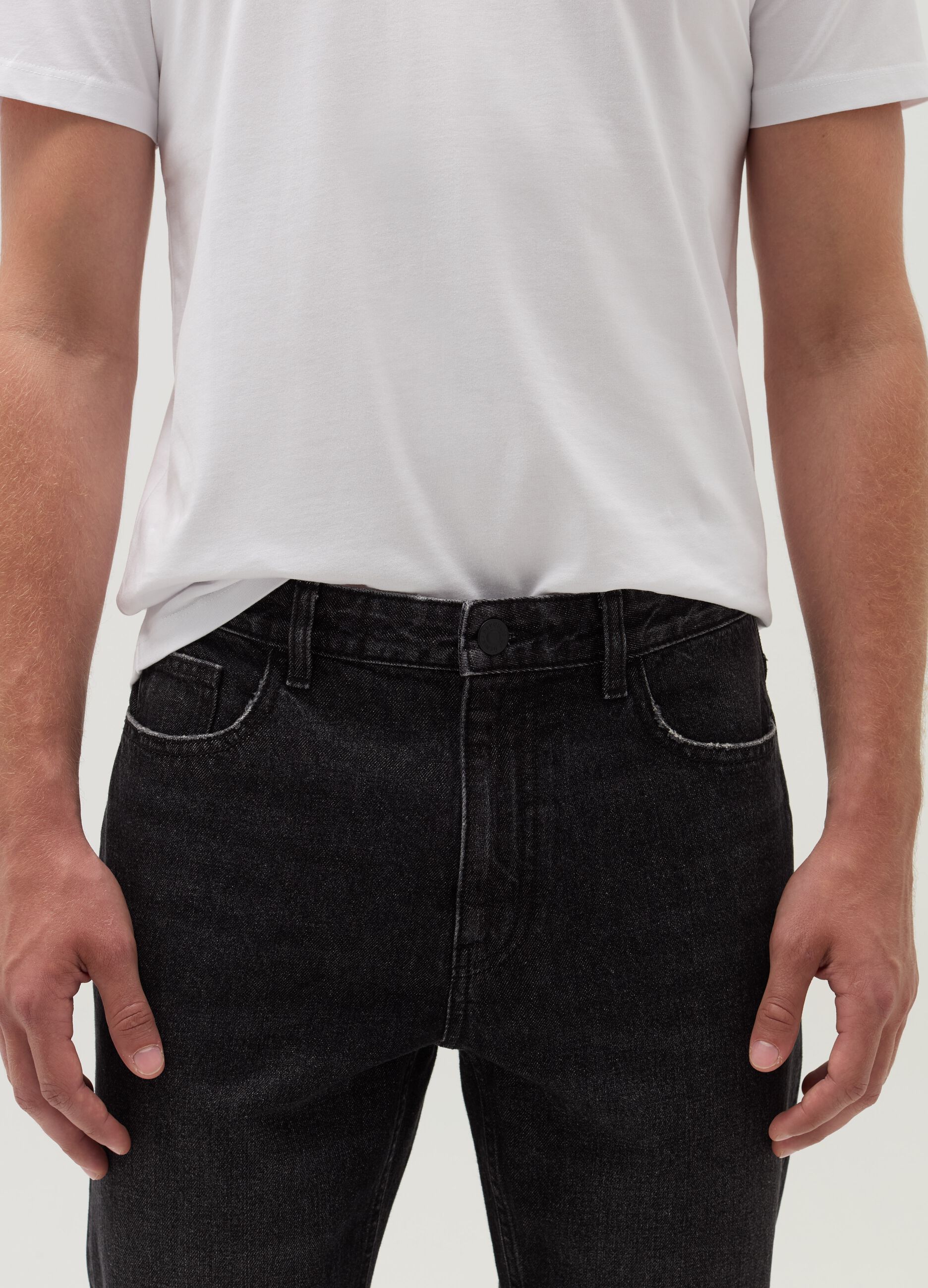 Relaxed-fit jeans with five pockets