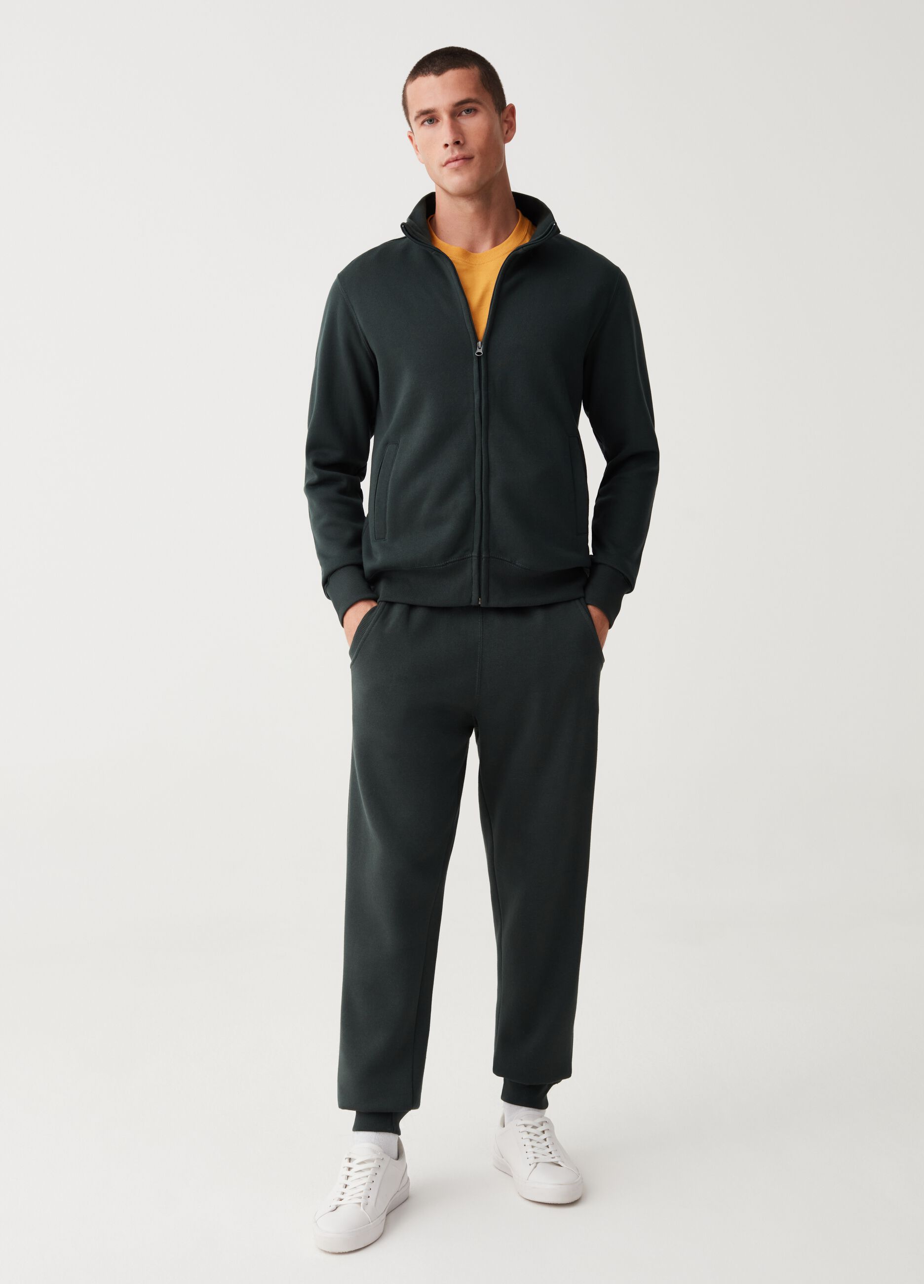 Fleece joggers with drawstring