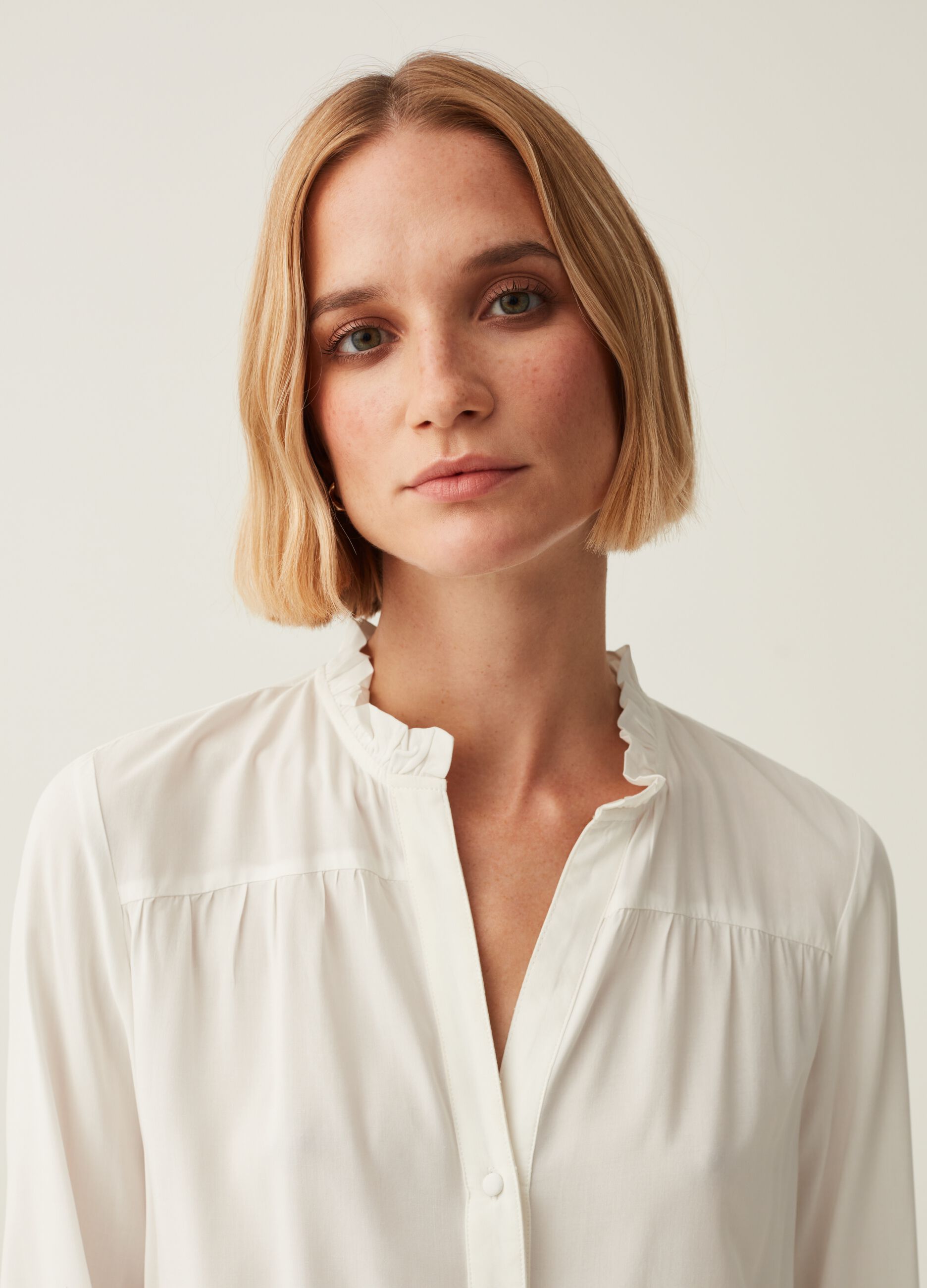 Viscose blouse with frills