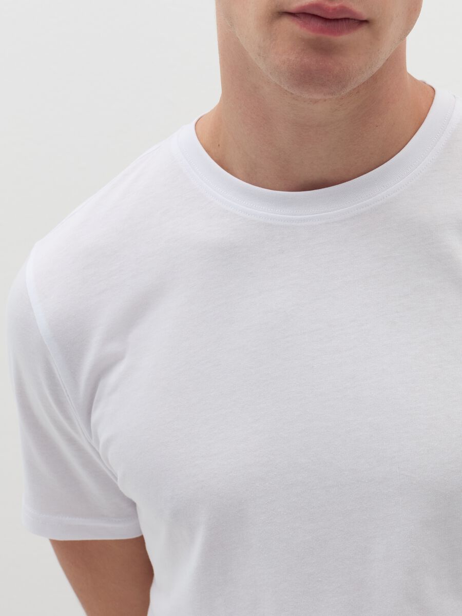 Three-pack organic cotton undershirts_3