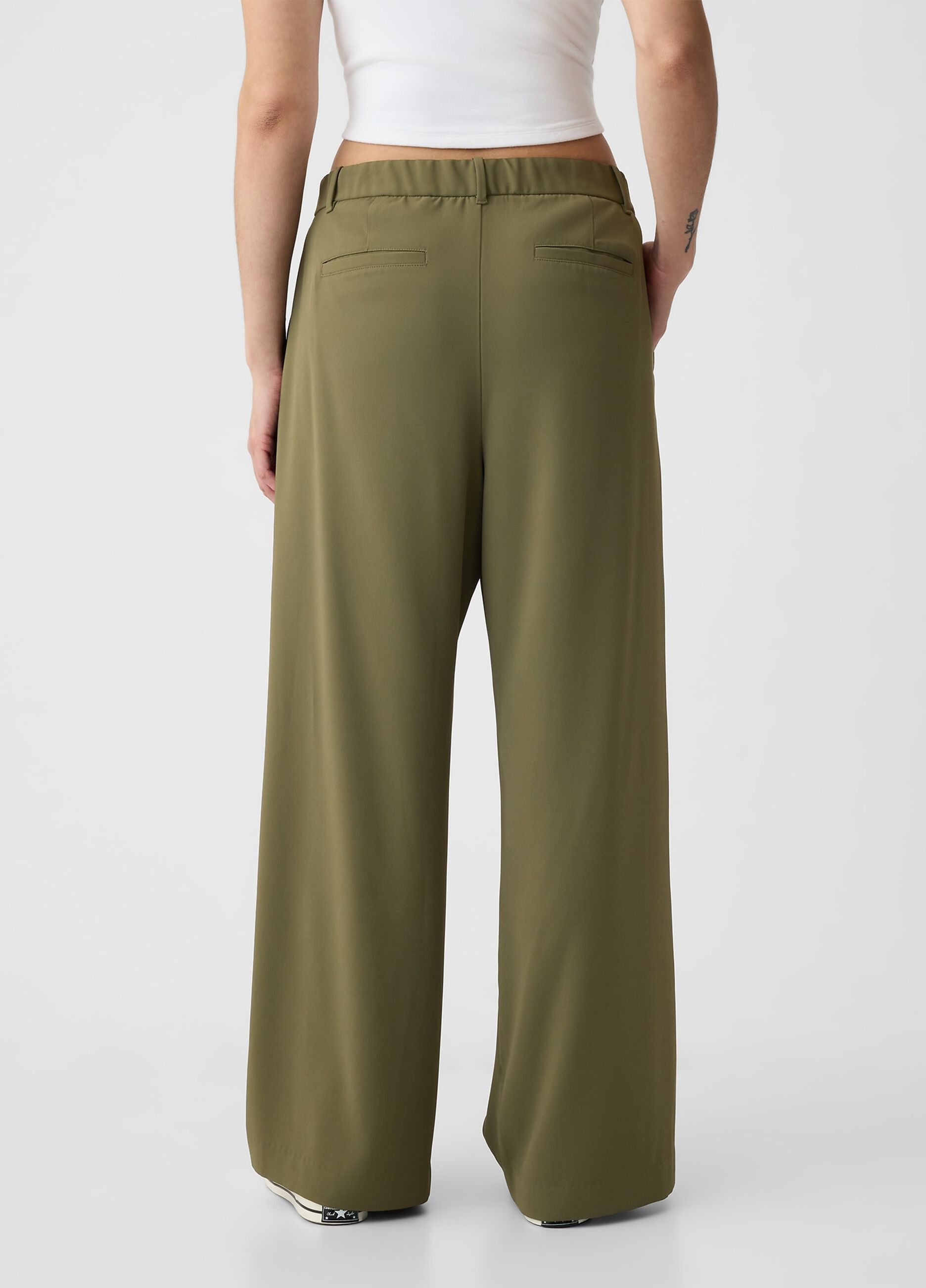 Wide-leg trousers with high waist and darts