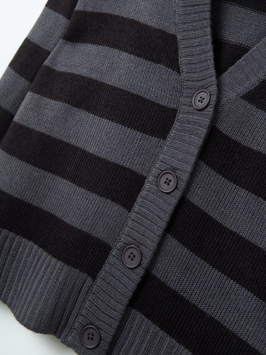 Cardigan with striped pattern and V neck_5