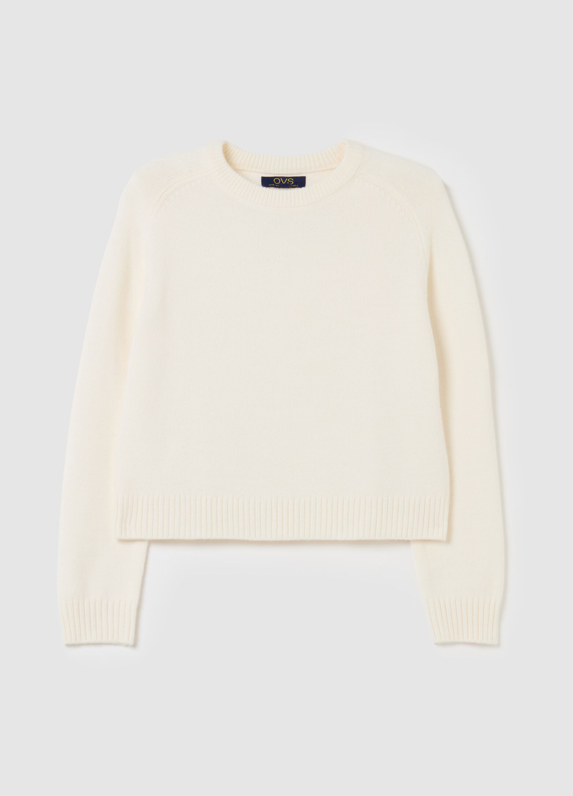 Pullover with raglan sleeves