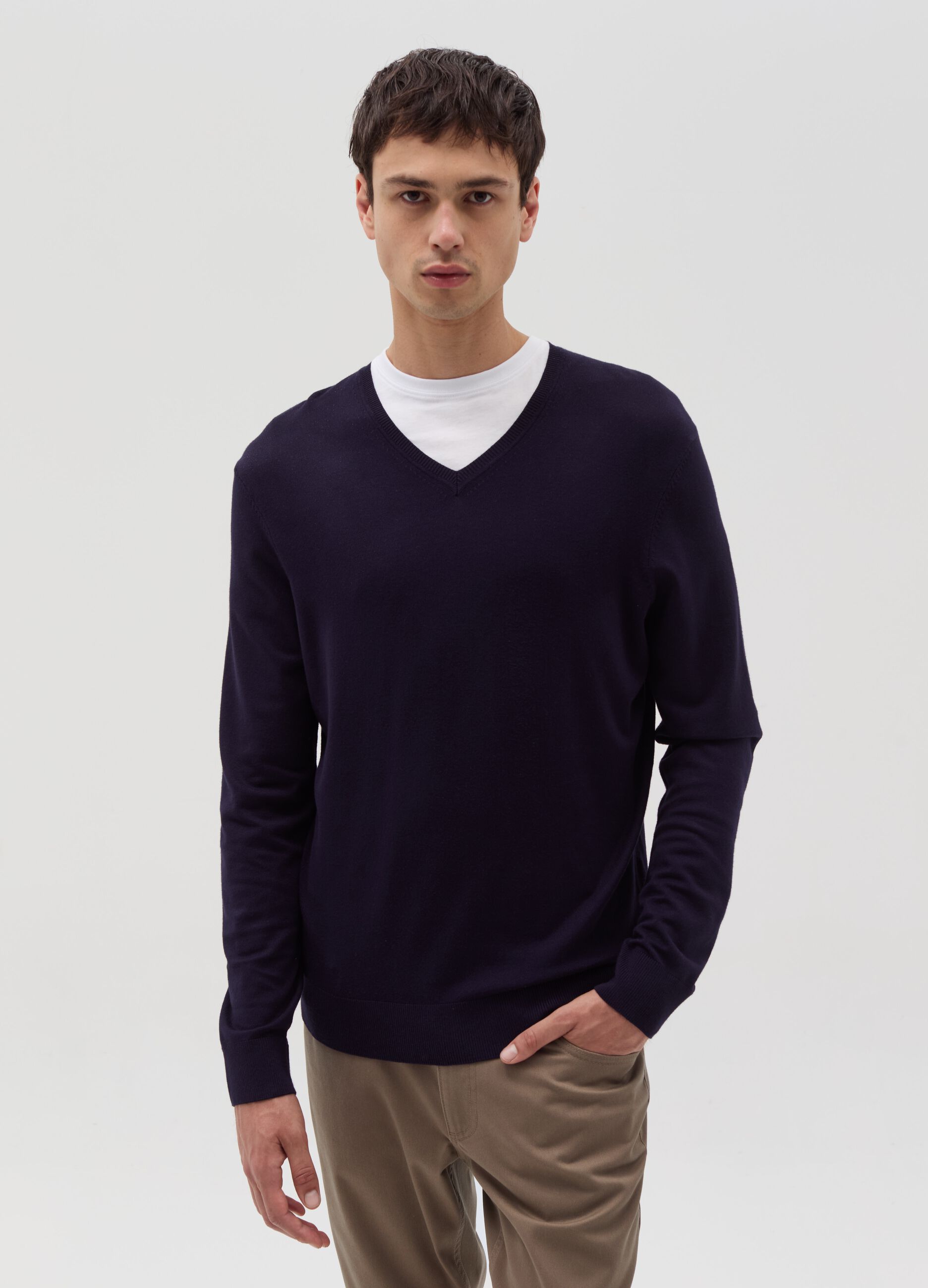 V-neck pullover