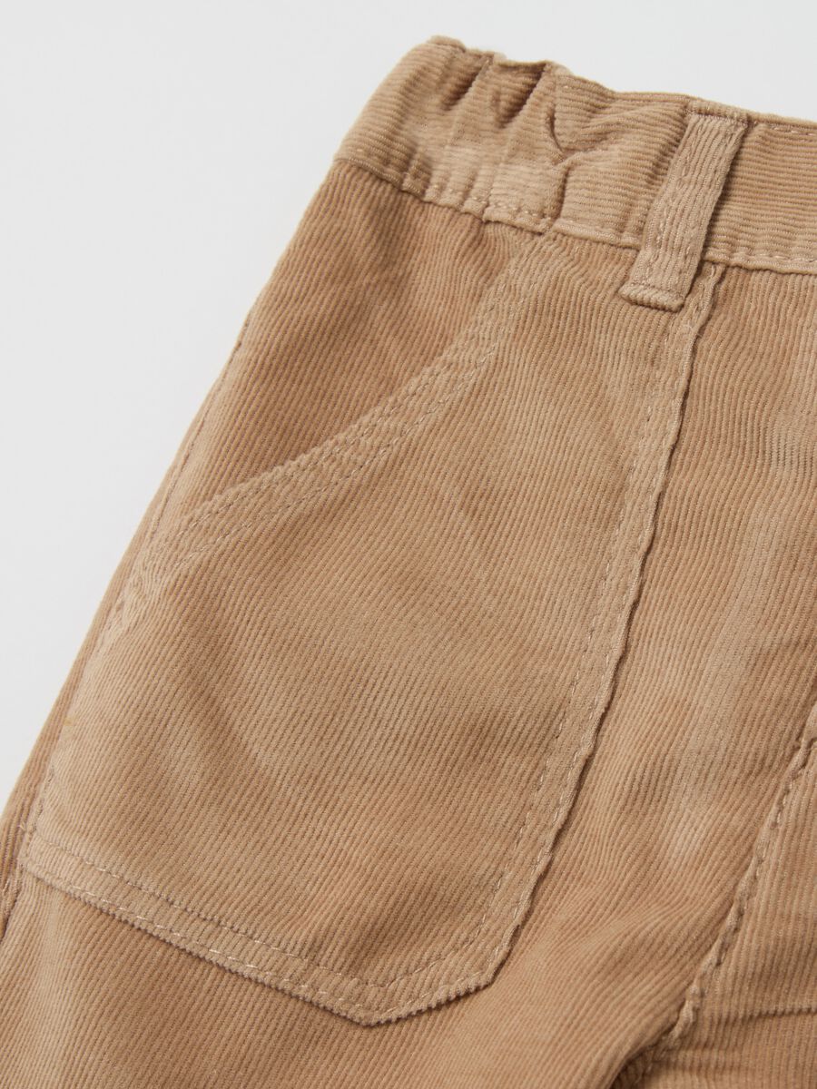 Pantaloni in corduroy con tasche_3