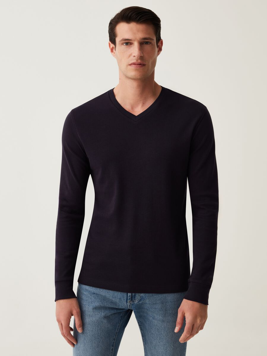 Long-sleeved T-shirt with V neck_0