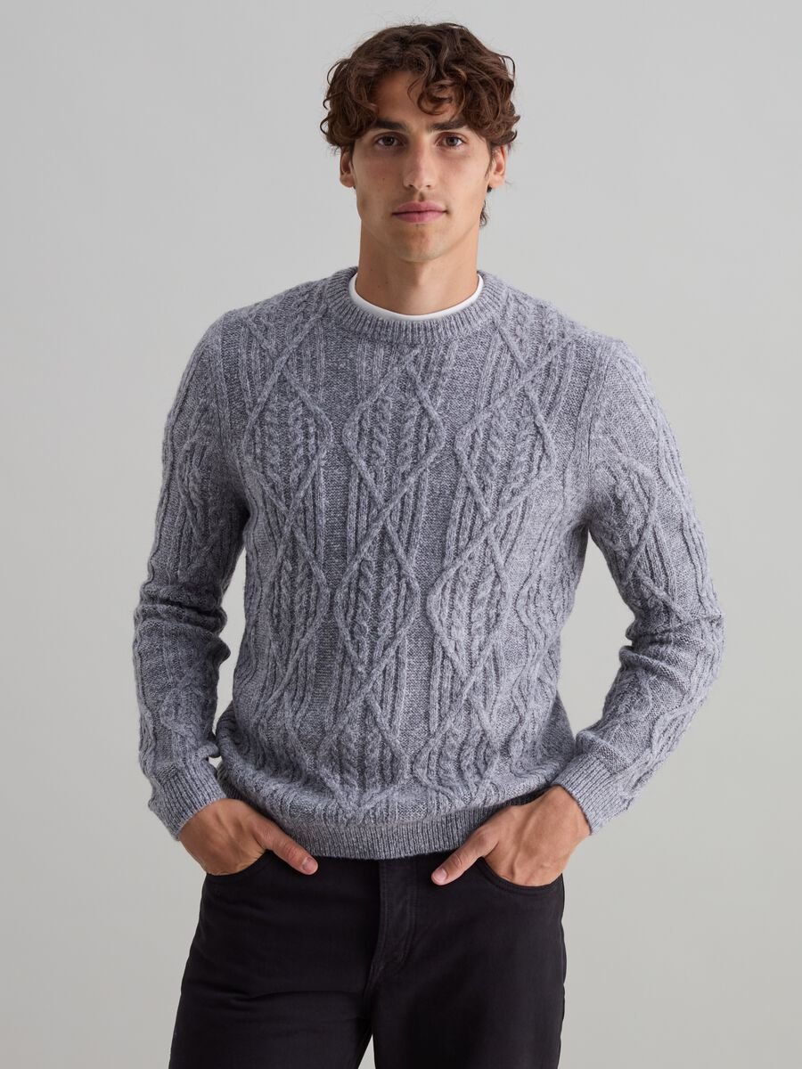 Pullover with diamond design_1