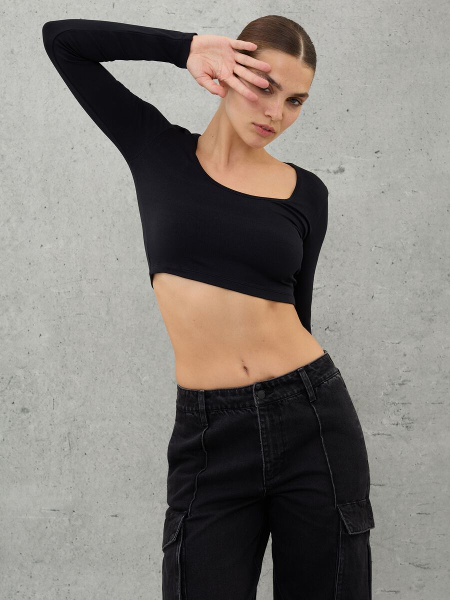 Cut Out Crop Longsleeve Black_0