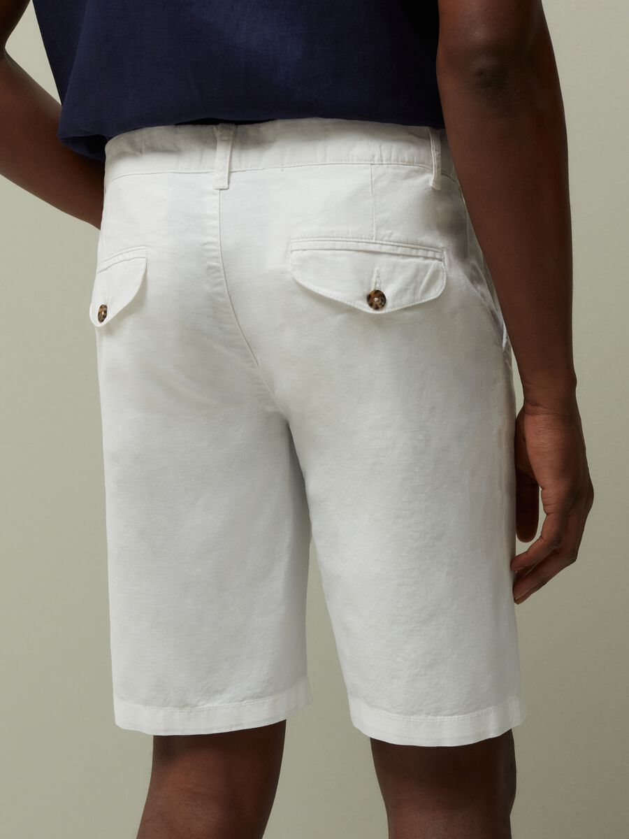 Bermuda chinos in linen and cotton_3