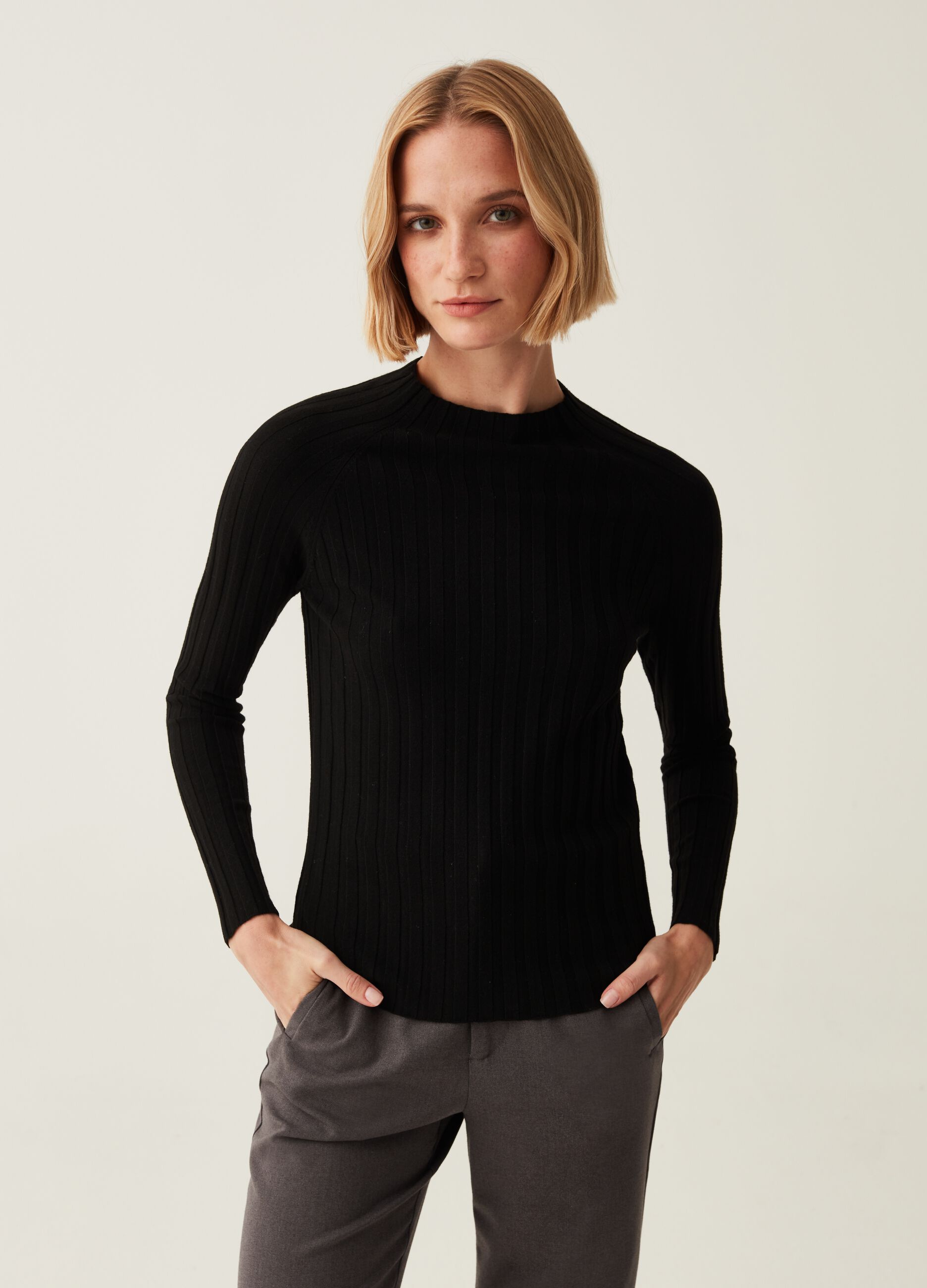 Flat-ribbed top with mock neck