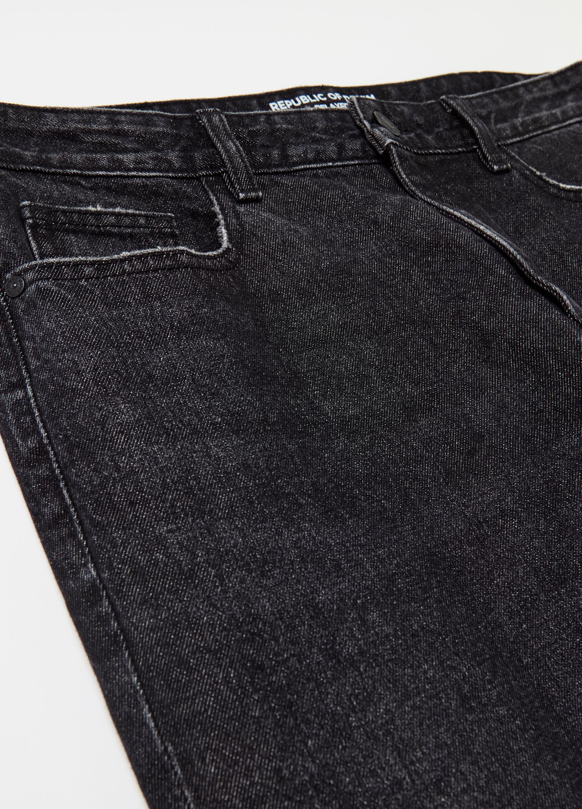 Relaxed-fit jeans with five pockets