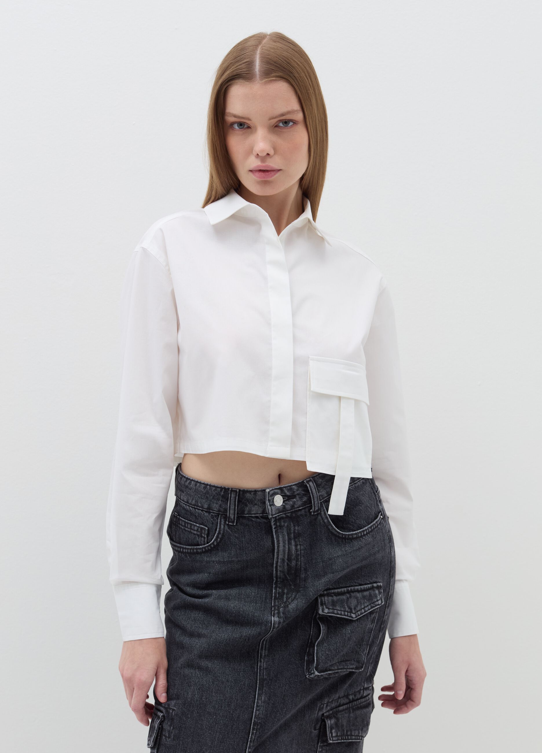 Crop shirt with pocket