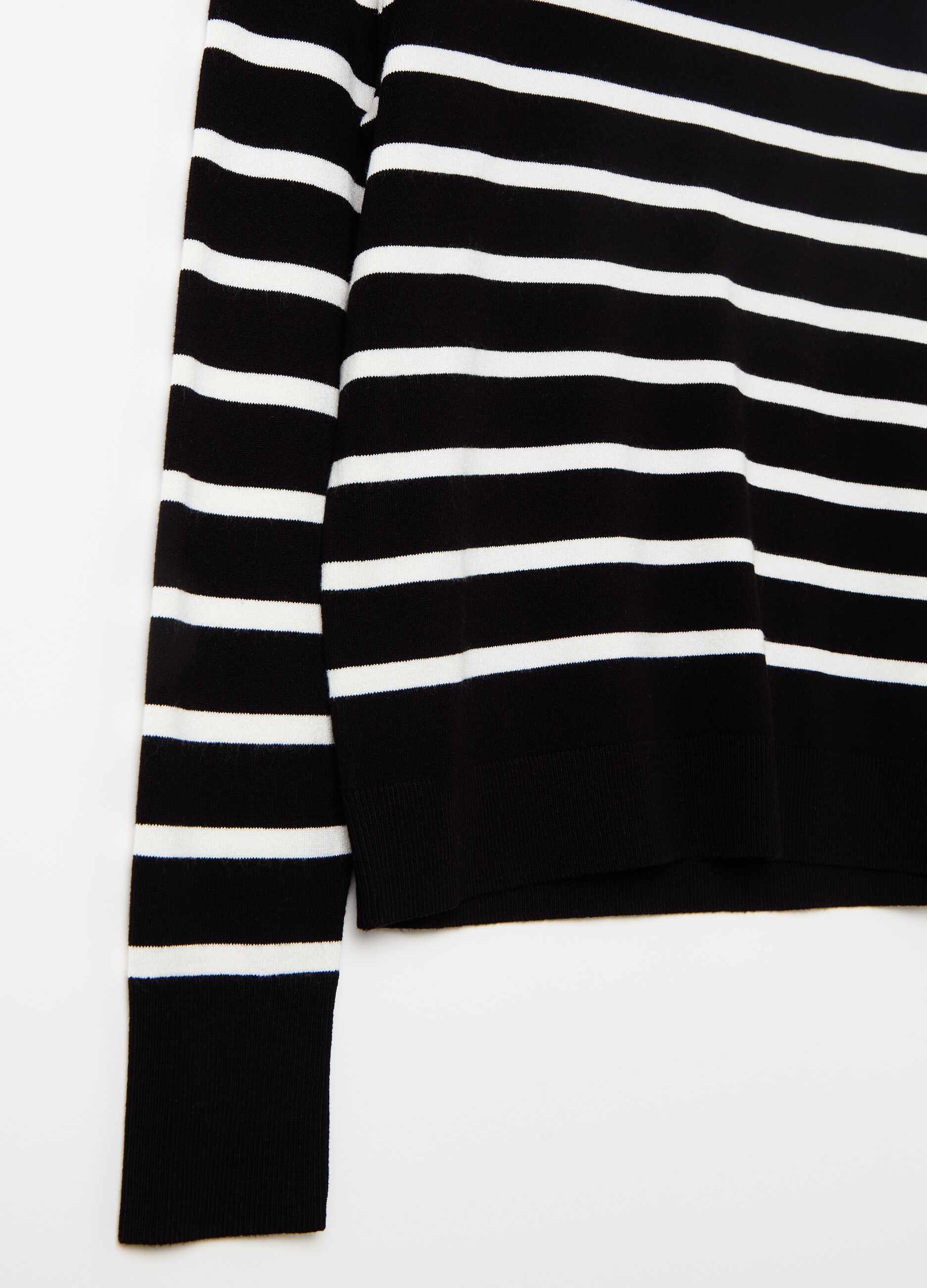 Long-sleeved striped knit shirt