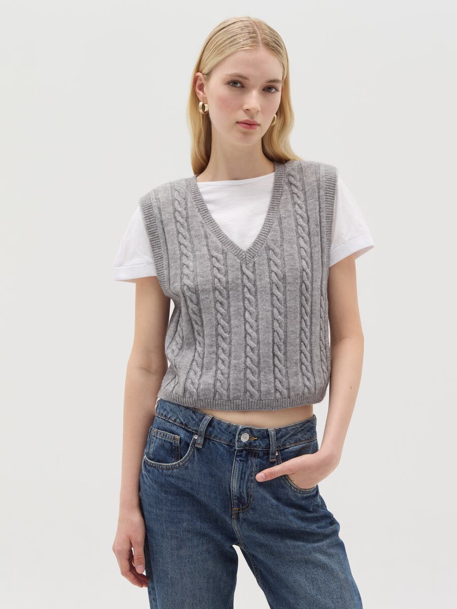 Cable-knit closed gilet with V neck_1