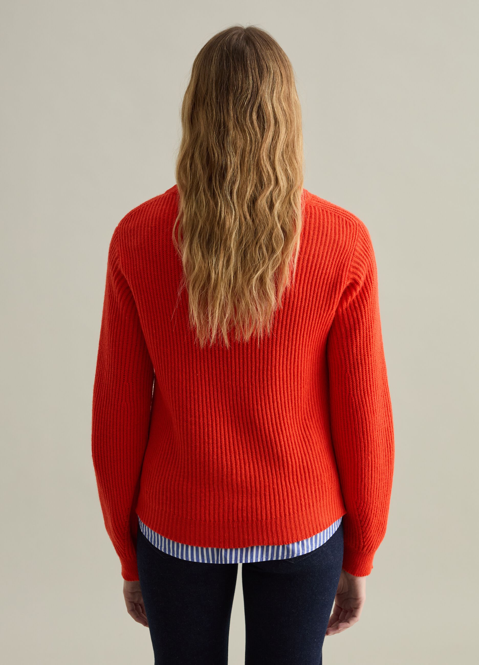 Ribbed pullover with round neckline