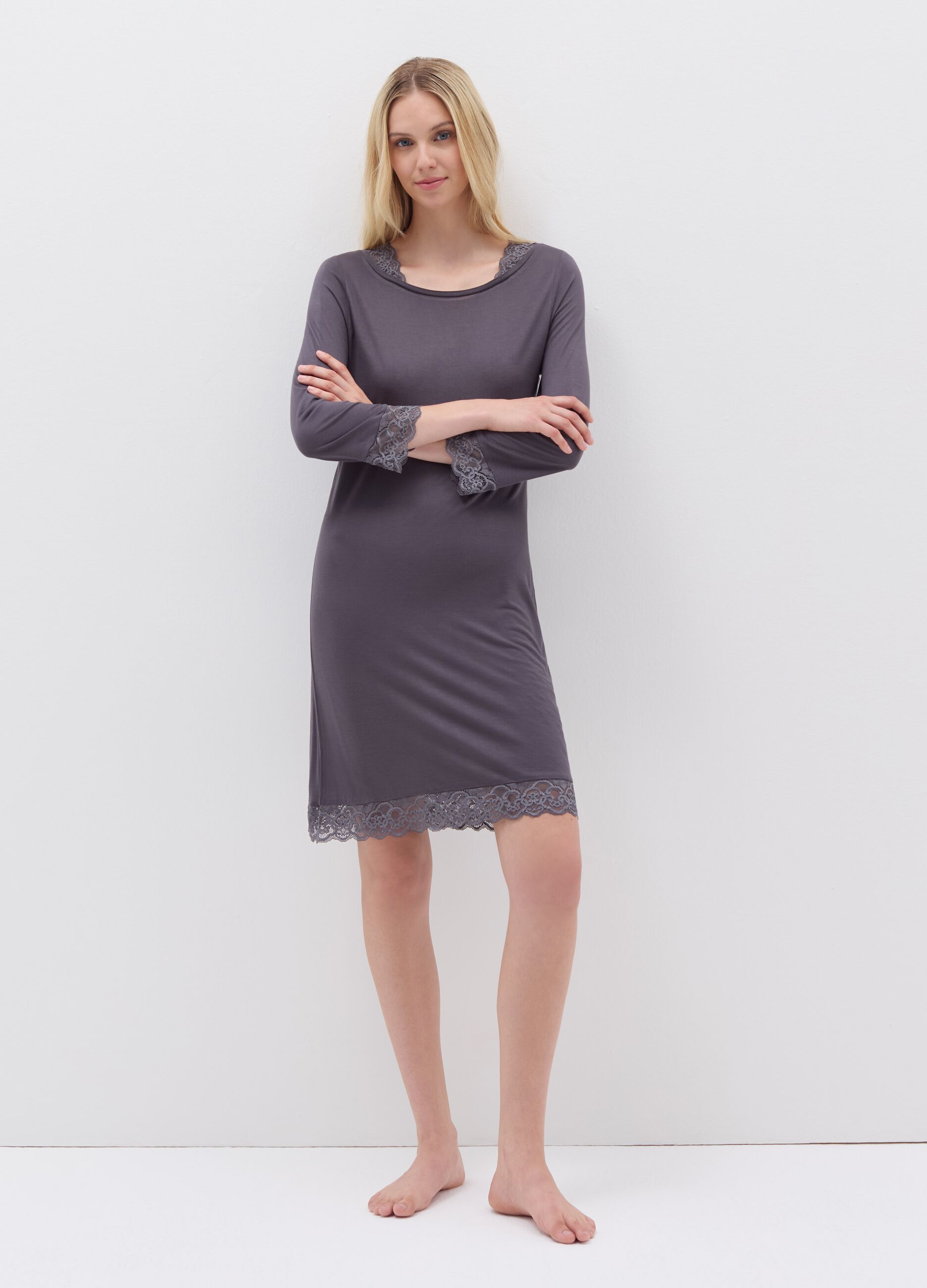 Nightdress with three-quarter sleeves