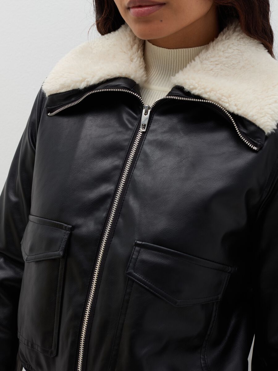 Glossy-effect Bomber jacket with sherpa collar_3