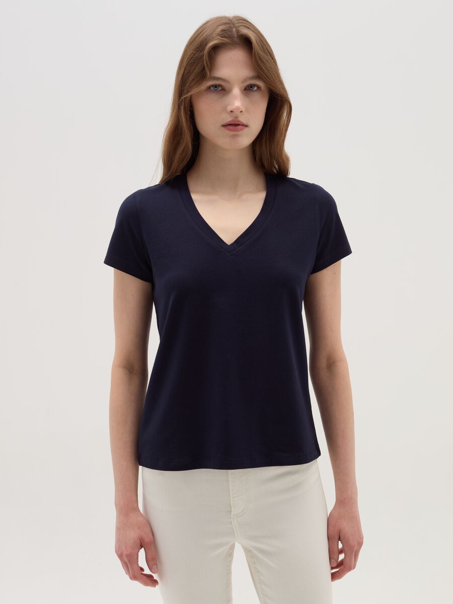 Solid colour T-shirt with V neck_1